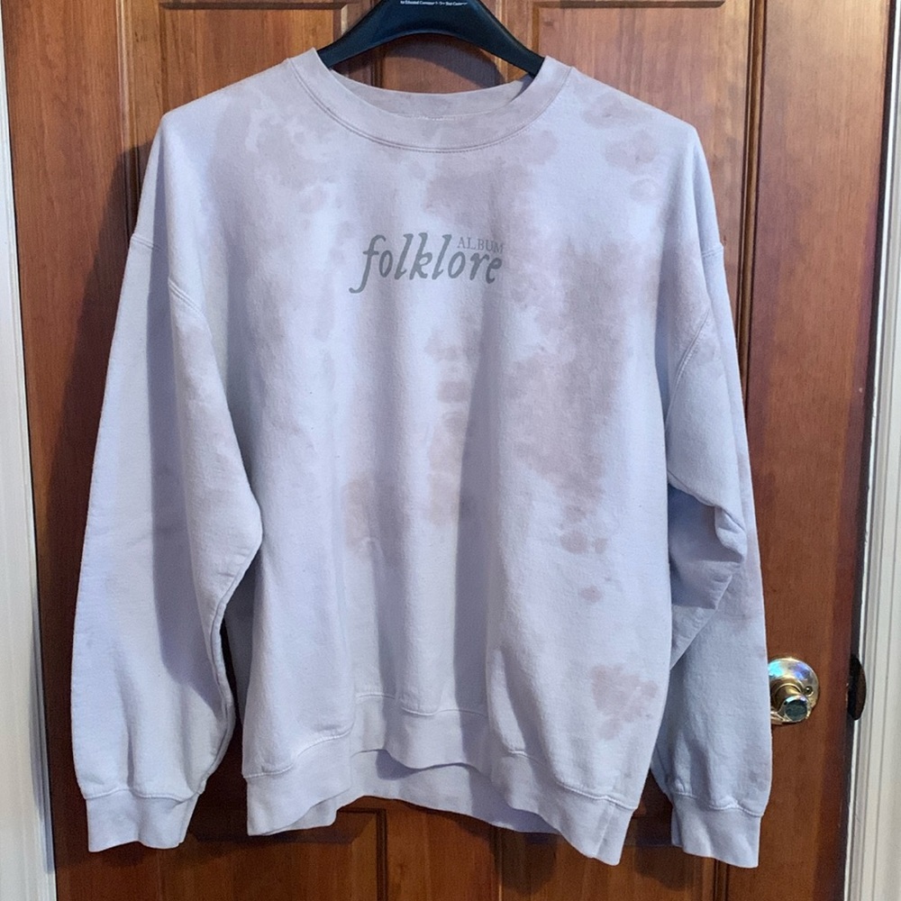 Taylor Swift, folklore sweatshirt